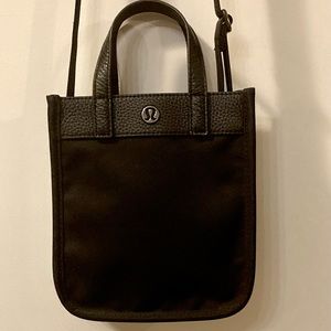 Lululemon black bag